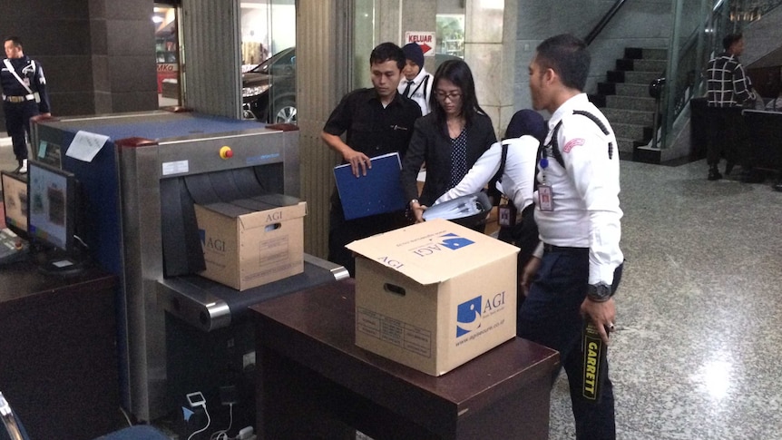 Lawyer Inneke Kusuma arrives at the Indonesian constitutional court with evidence to support latest challenge on Thursday April 9, 2015.