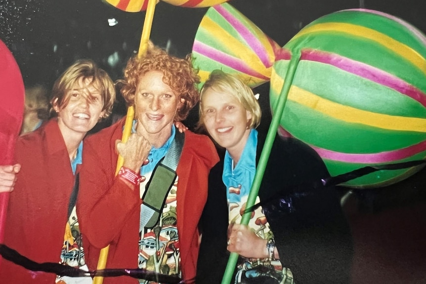 Susie O'Neill with teammates at Sydney 2000