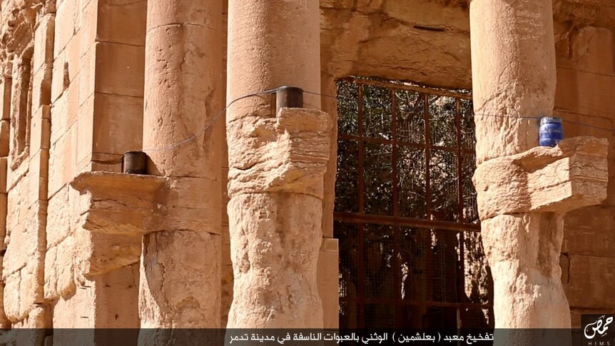 Explosive barrels on columns in Palmyra