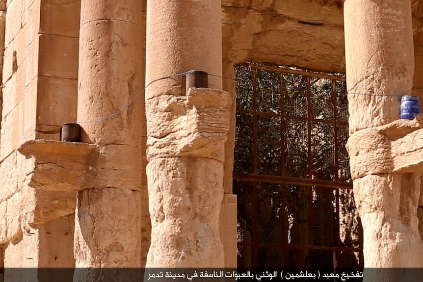 Explosive barrels on columns in Palmyra