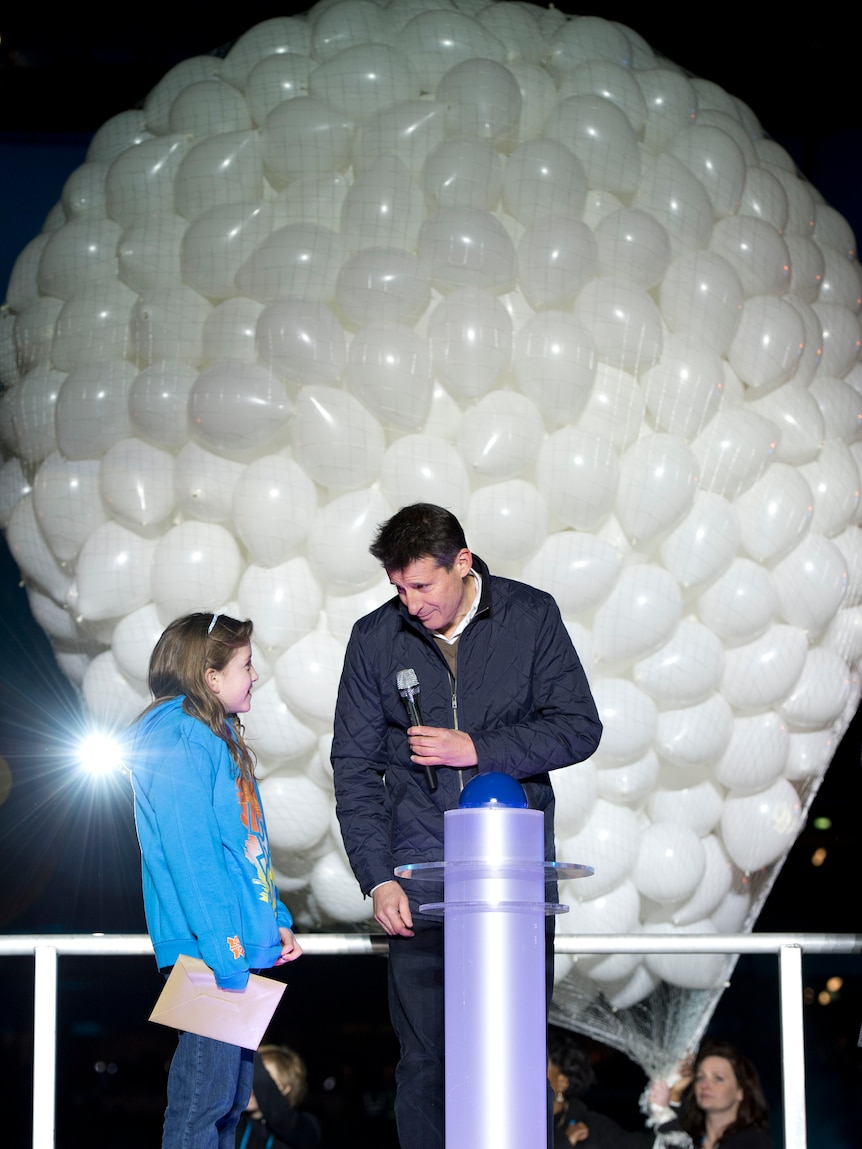 London Olympics chairman releases balloons to open stadium