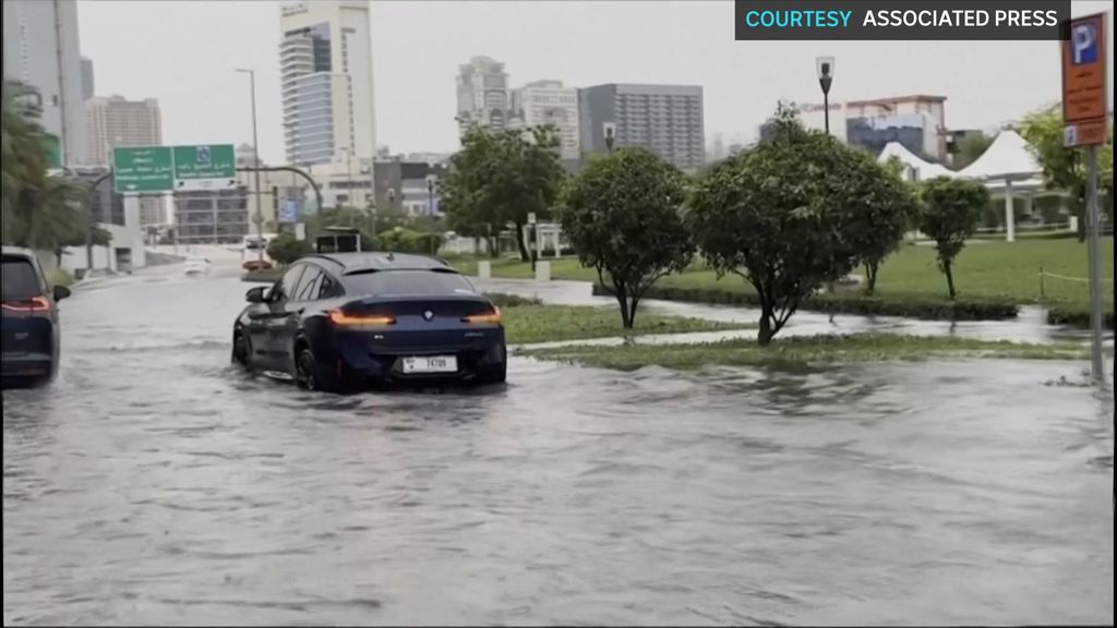 Flooding in Dubai impacts traffic - ABC News