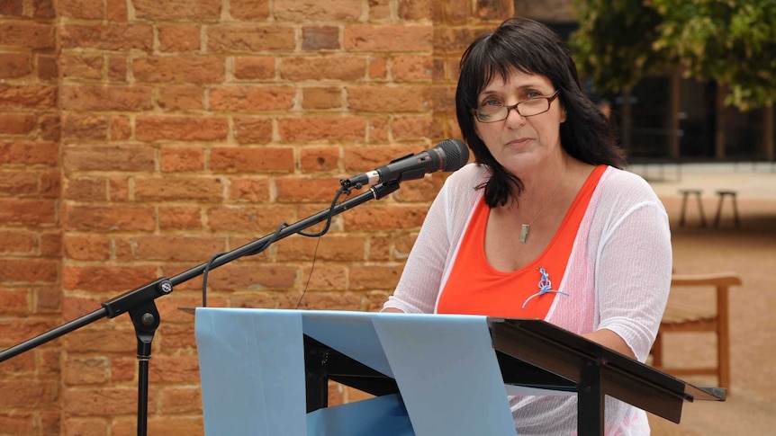 Dr Cathy Kezelman delivers a speech on Blue Knot Day.