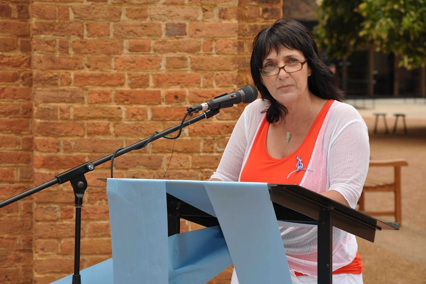 Dr Cathy Kezelman delivers a speech on Blue Knot Day.