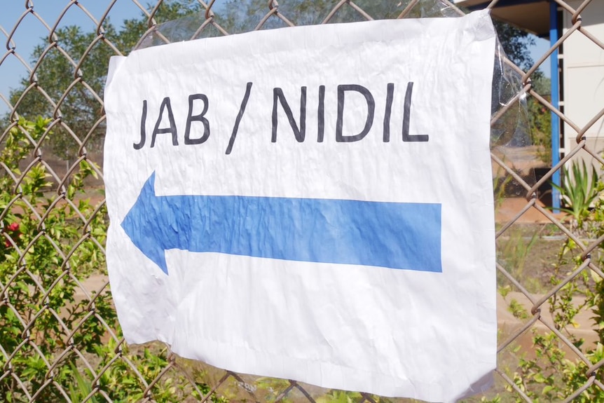 A paper sign says 'jab' and 'nidil' 