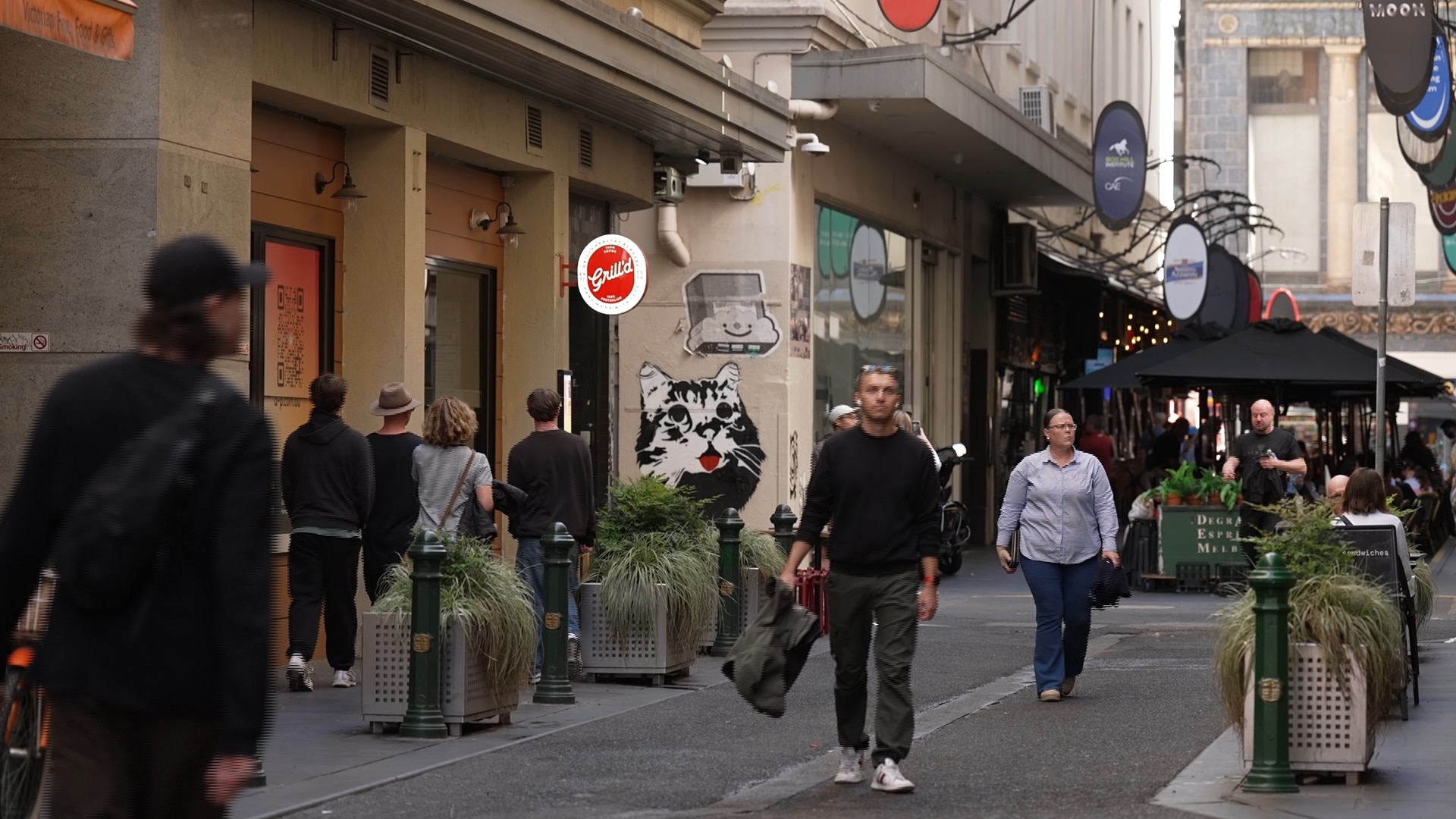 People walking through Melbourne's Degrave St Laneway near Flinders St station