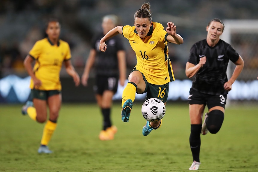 Hayley Raso runs with the ball in the air