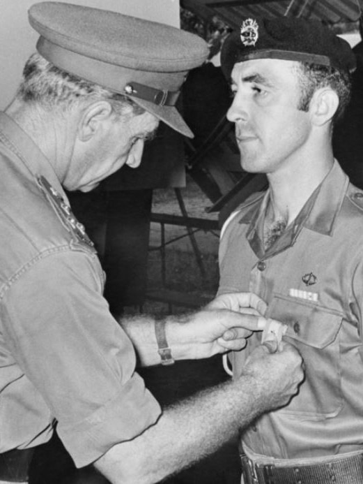 Brigadier A M McDonald, (left), awarding the South Vietnamese Gallantry Cross with Bronze Star to Sergeant Stan Hanuszewicz 1971