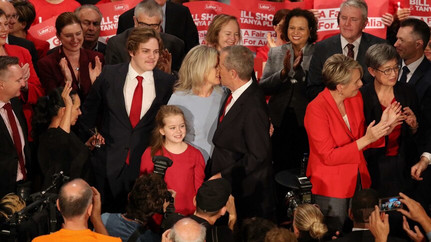Bill and Chloe shorten kiss in the middle of a crowd of Labor supporters