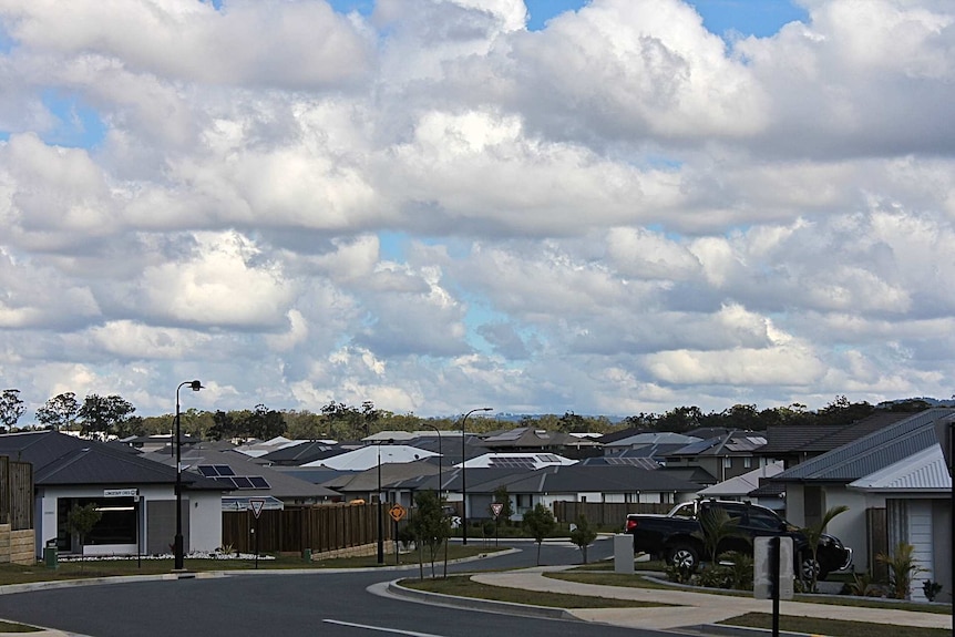 Housing in Pimpama