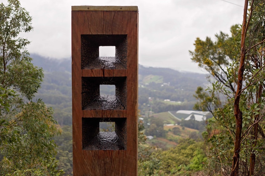 A tall wooden sculpture located at a lookout along the Gumgali Track.