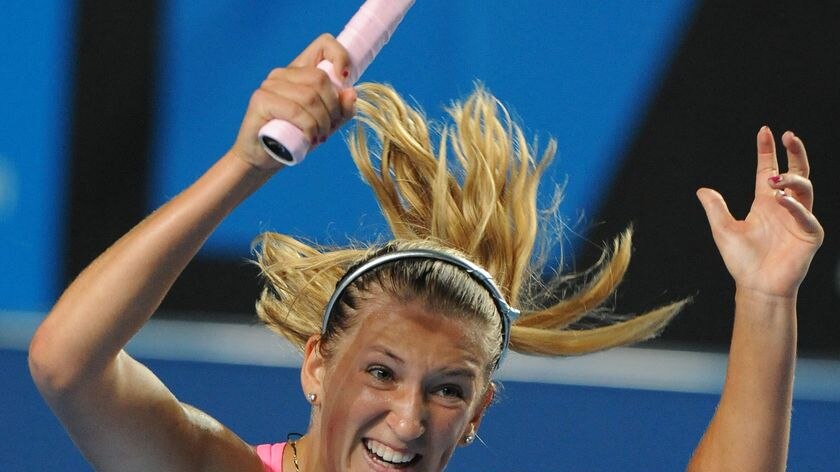 Azarenka blasts her way into the fourth round.