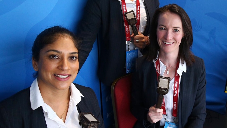 Alison Mitchell (R) and Lisa Sthalekar pictured commentating.