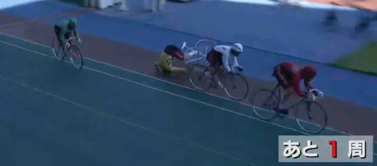 Nasty crash denies Aussies chance to hit back at defector Richardson
