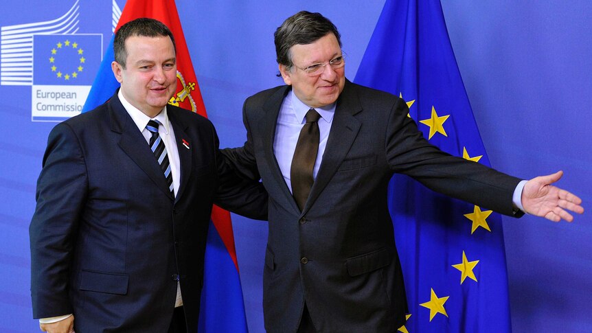 EU clears Serbia for membership talks