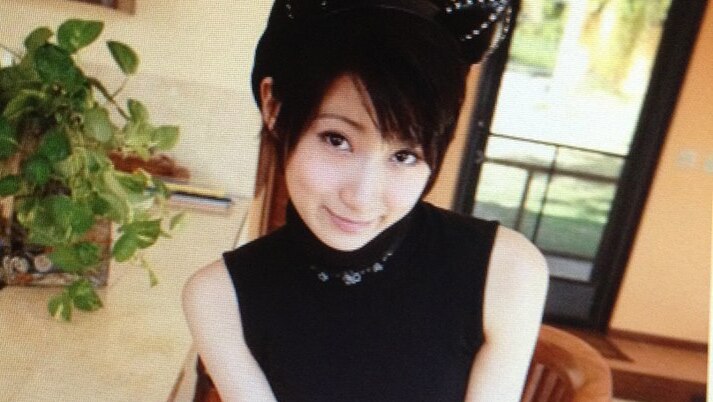 A glamour photo of Kurumin Aroma smiling and wearing ears.