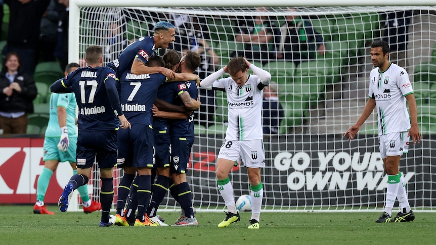 grundigt licens Smigre Melbourne Victory leapfrog Macarthur to top A-League Men's ladder amid  COVID chaos - ABC News
