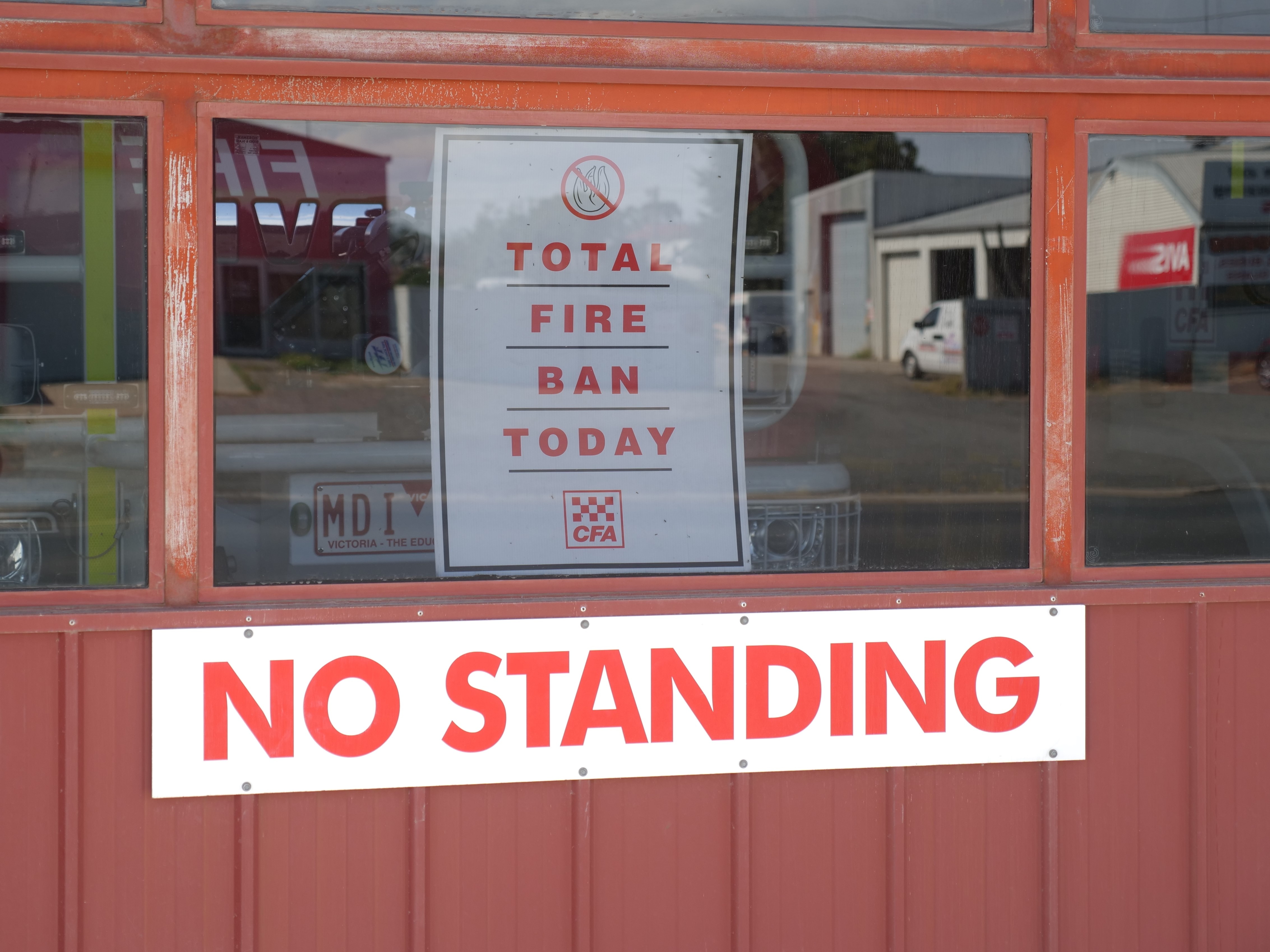 Victorian Bushfires Threaten Grampians Communities As Storms Lash ...