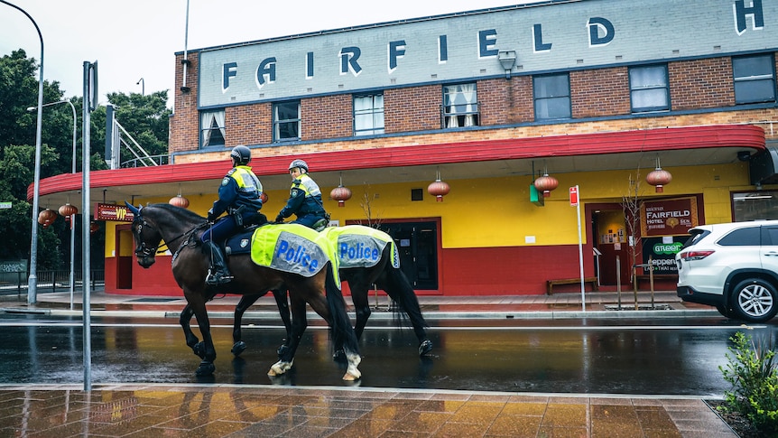 police on horses outside the fairfield hotel