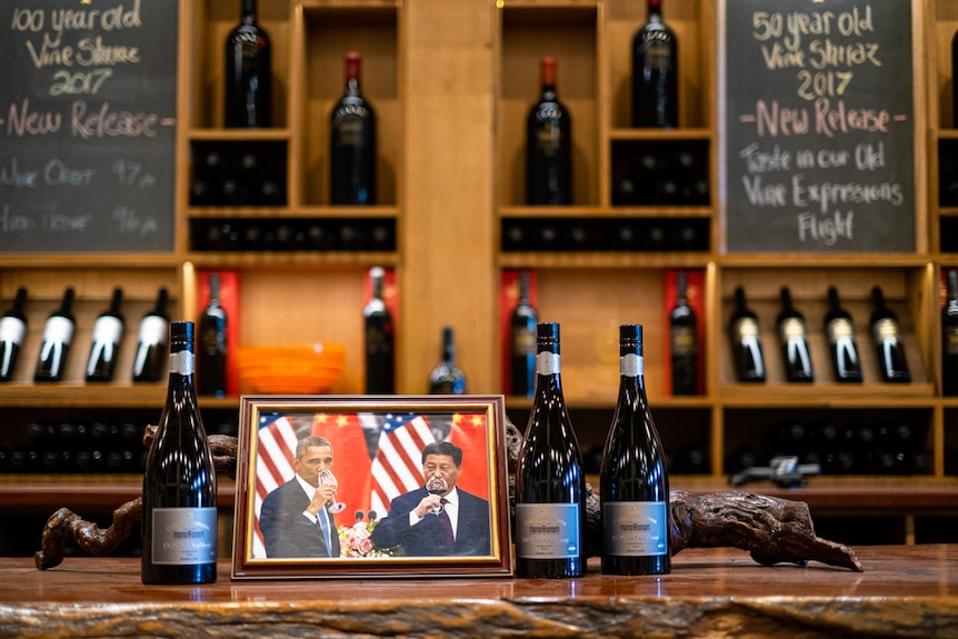 Barack Obama and Xi Jinping drinking Château Tanunda wine.