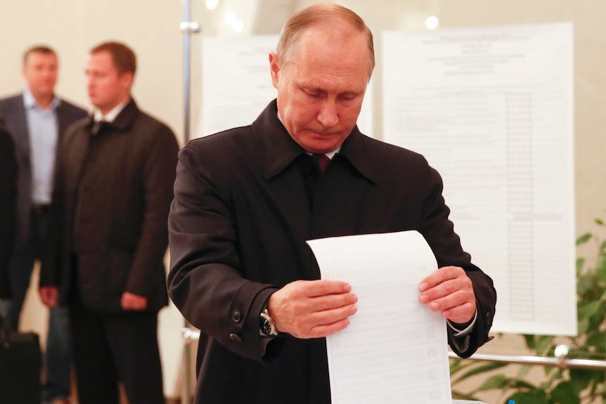 Vladimir Putin voting