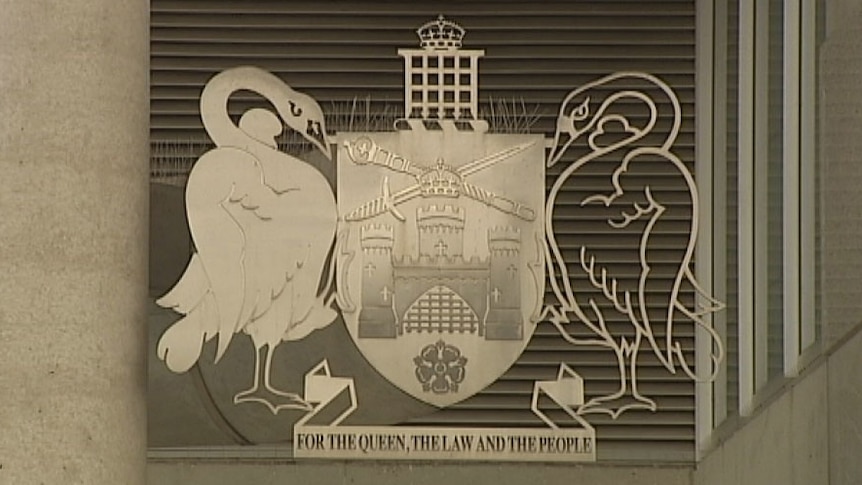 The Federal Government has given the ACT Government a centenary gift, awarding the city the authority to use its coat of arms.
