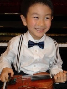 在钢琴和小提琴之间，小李映衡选择了小提琴