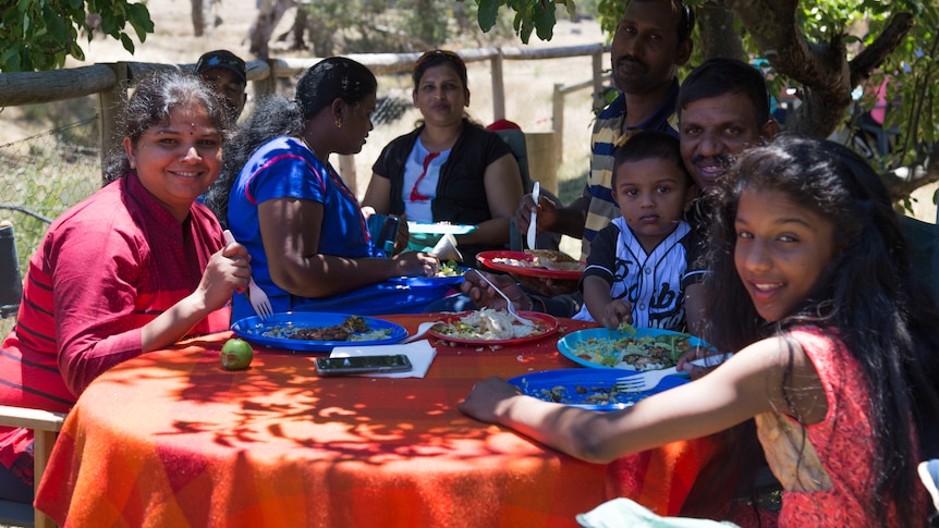 Asylum seeker families eat together