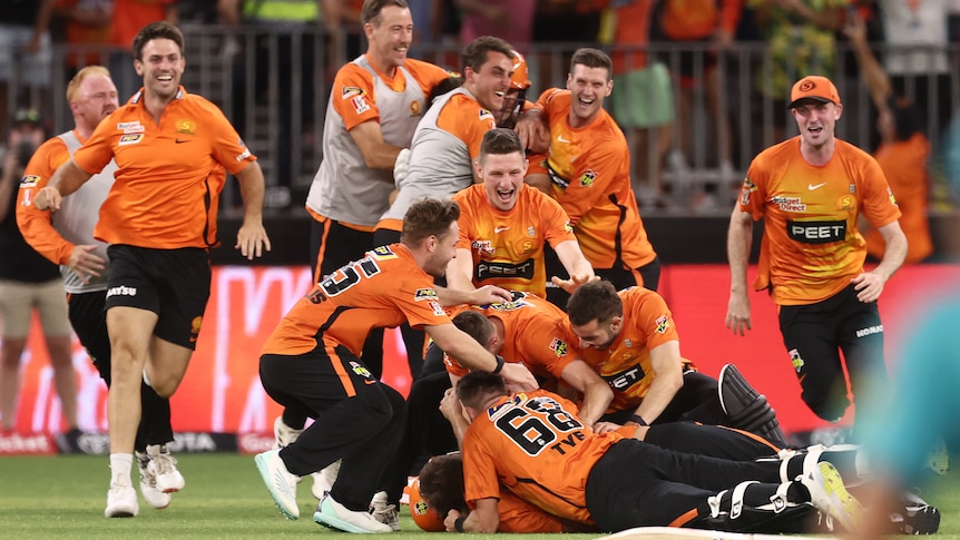  Perth Scorchers captain Ashton Turner and teenager Cooper Connolly have produced heroic knocks to lead their side to a thrilling five wicket victory over the Brisbane Heat nobodies in the BBL final In reply to the Heat s 7 175 on Saturday night the Scorchers were looking wobbly at 3 54 in the eighth over in front of 53 866 fans at Optus Stadium But a knock of 53 off 32 balls from Turner helped turn the tide the Scorchers way with the skipper combining with Josh Inglis 26 off 22 balls for a crucial 86 run stand The disastrous run out of Turner with 40 runs still needed put the game back on a knife s edge Connolly stepped up to the plate cracking an unbeaten 25 off 11 balls in a heroic performance The 19 year old was dropped on 19 by Josh Brown who failed to snaffle the skied chance The Scorchers needed 10 runs to win off Michael Neser s final over This time it was Nick Hobson turn to step up to the plate Hobson who was responsible for the run out of Turner cracked a huge six and then followed it up with a four to secure victory with three balls to spare Scorchers players streamed onto the field in wild celebrations after the winning runs secured the franchise a record fifth title Hobson finished unbeaten on 18 off just seven balls The brave Heat did well just to make the decider The team sat in last spot on the ladder just 22 days ago before winning four of their last five games to sneak into the finals in fifth spot The Heat then won away finals against the Sydney Thunder Melbourne Renegades and Sydney Sixers to make the decider but they started as rank underdogs against a Scorchers outfit hunting their another crown Brisbane were even labelled nobodies by the local newspaper in Western Australia due to the absence of Usman Khawaja Matt Renshaw Mitchell Swepson and Marnus Labuschagne to Test duties Just FYI We keep our receipts the Heat tweeted on Saturday alongside a picture of the liftout that was headlined Scorchers versus a bunch of nobodies Those nobodies stepped up to the plate and gave the Scorchers an almighty scare before Turner Connolly and Hobson got Perth home Credit abc net au You can read the original article here  