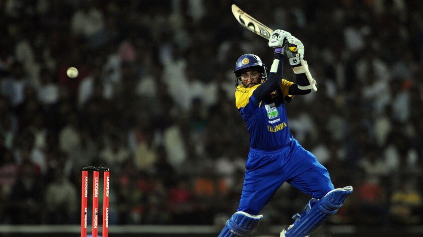 Guiding knock...Tillakaratne Dilshan scored an unbeaten 33 to carry his team home. (file photo)
