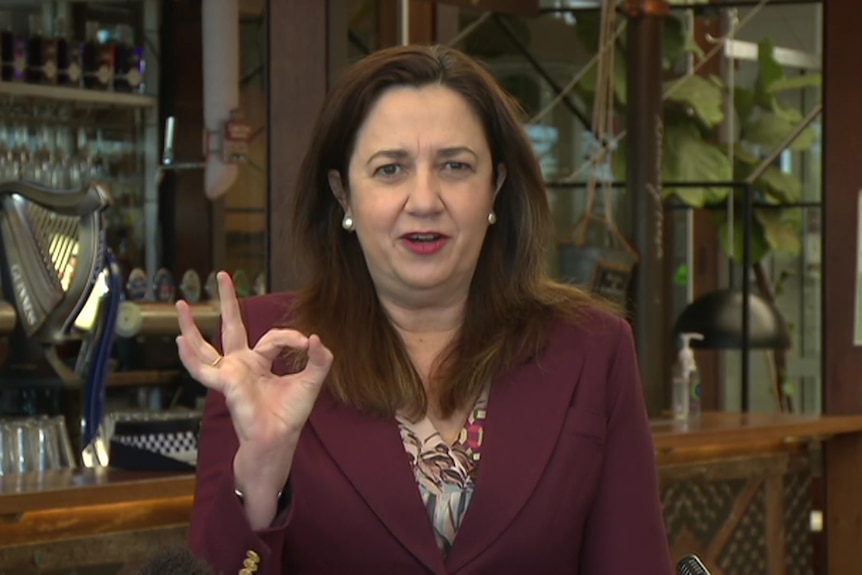 Queensland Premier Annastacia Palaszczuk holds up her fingers to show '0' cases.