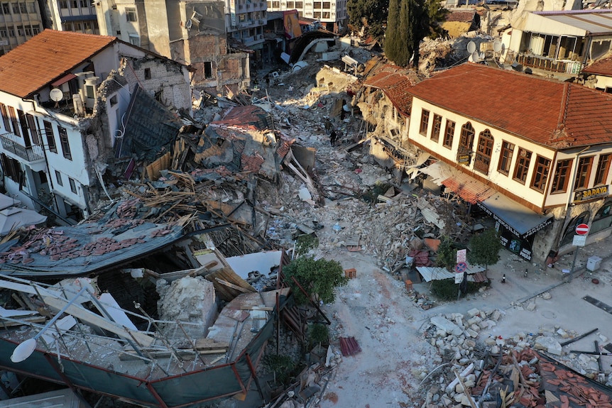     Case și clădiri distruse în timpul cutremurului devastator din orașul antic Antakya.