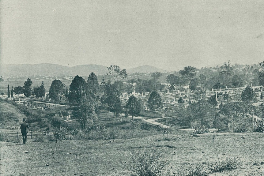 Black and white photo from the late 1800s of South Brisbane Cemetery.