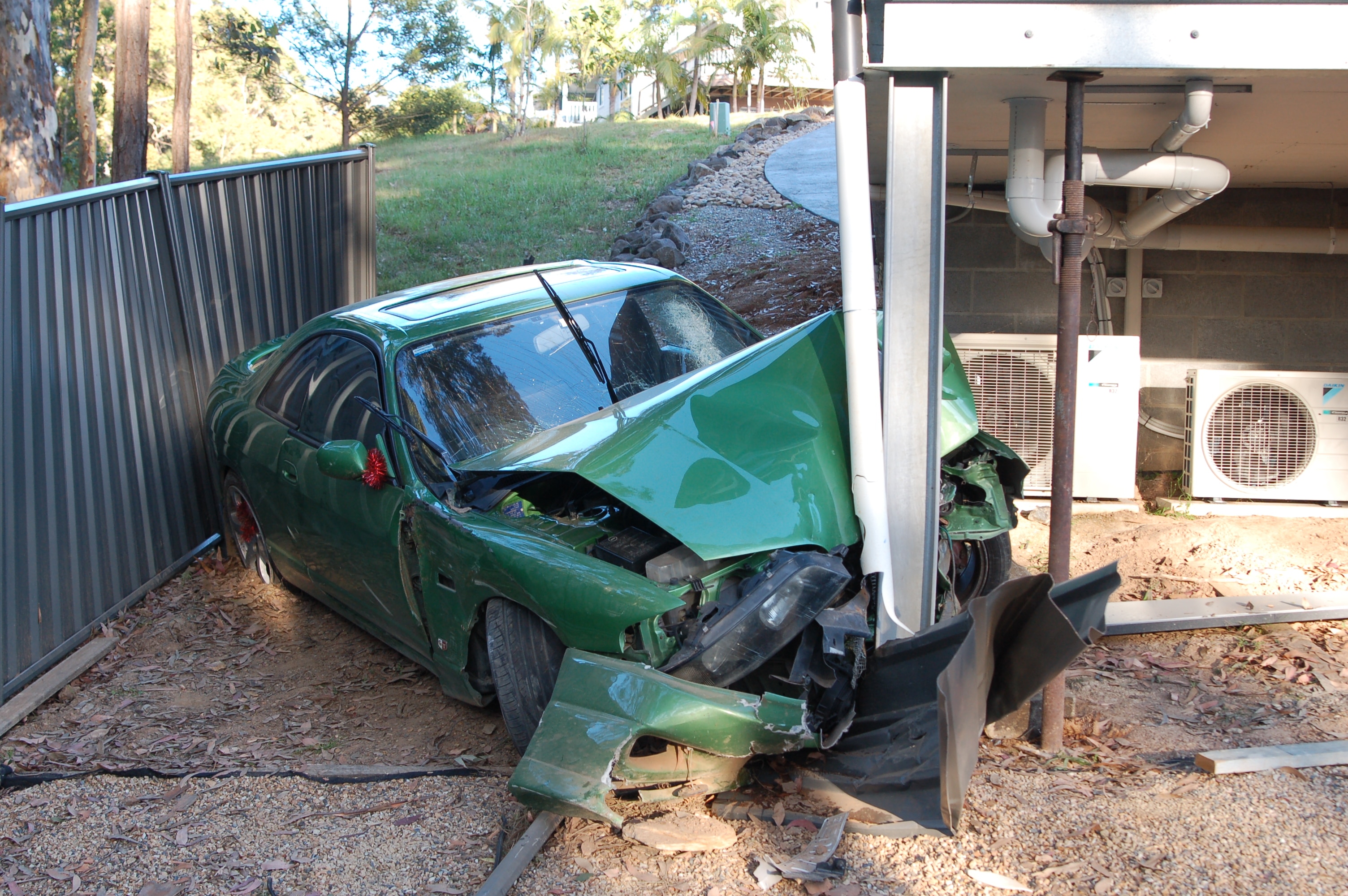 a car srached into a pole