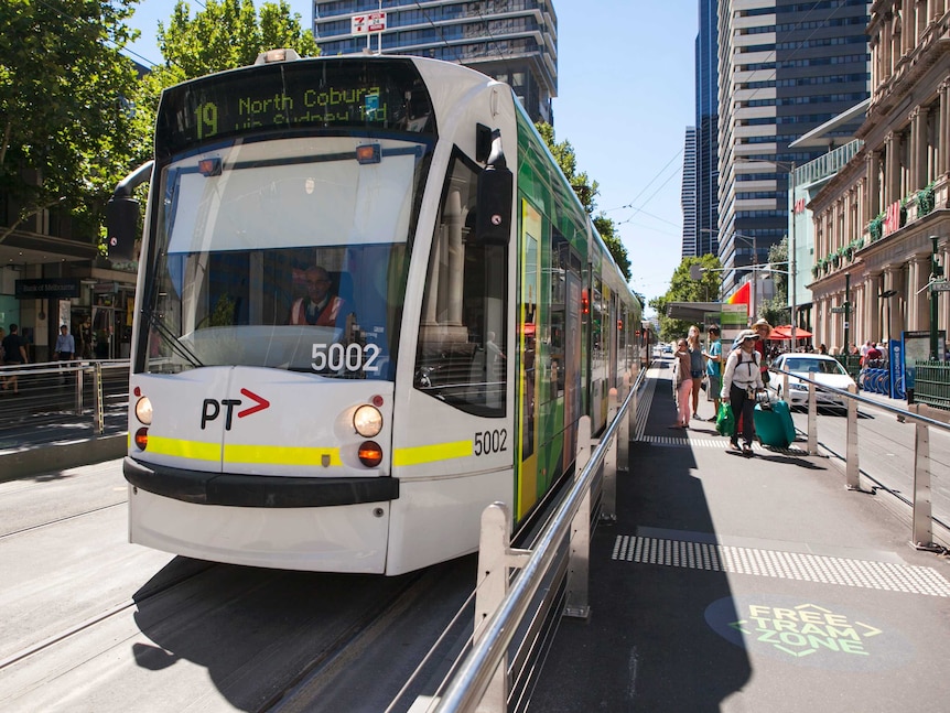 D2-Class tram at Elizabeth St tram stop