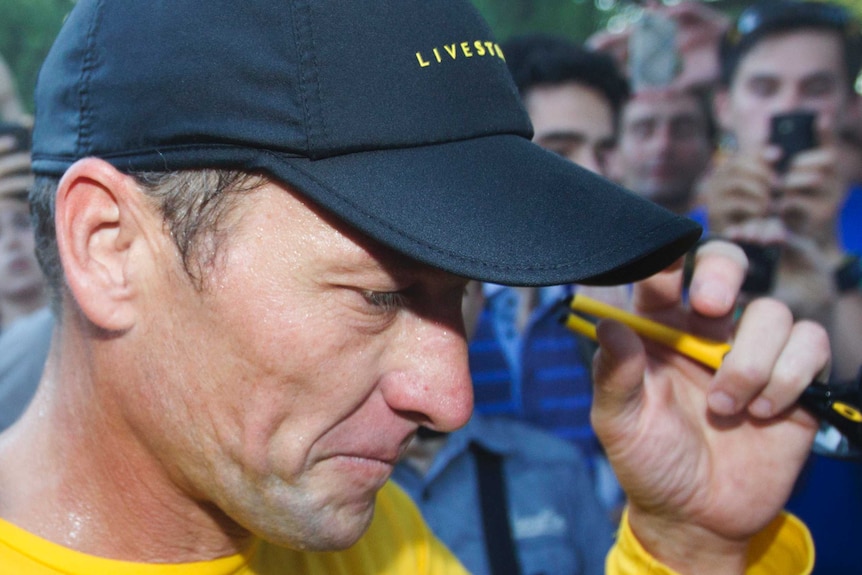 Lance Armstrong in profile with baseball cap