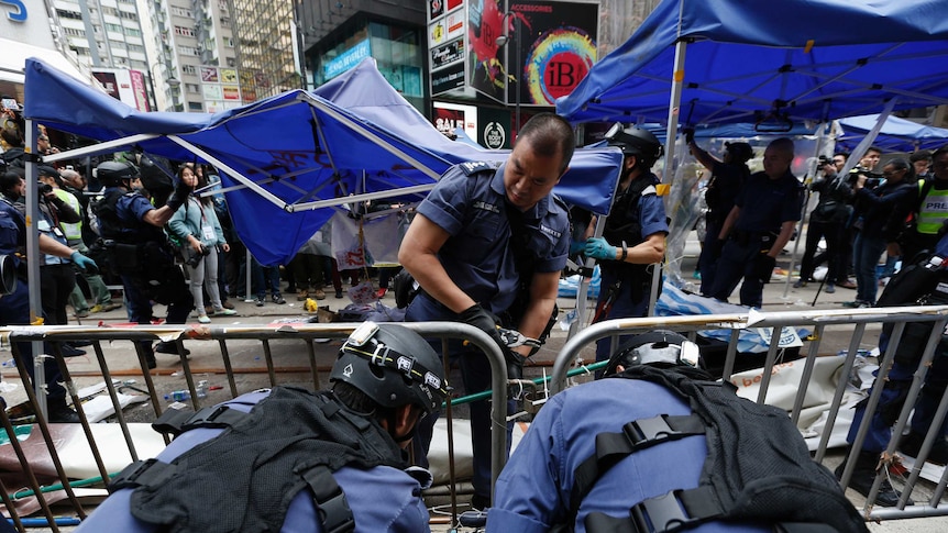 Hong Kong police clear last protest site