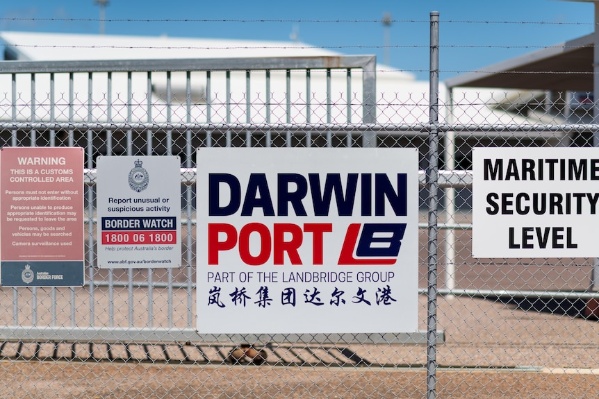 A Darwin Port sign.