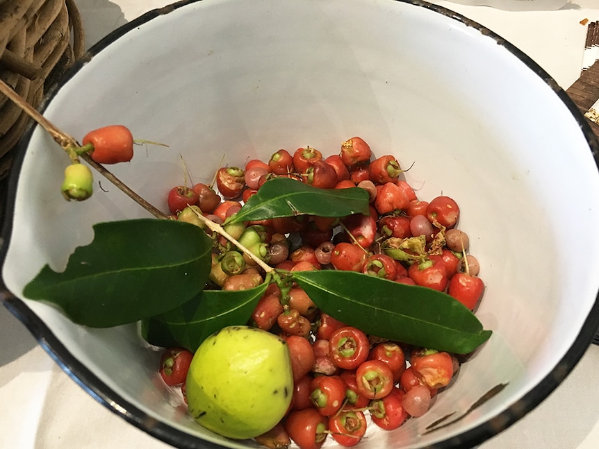 A bowl of riberries.