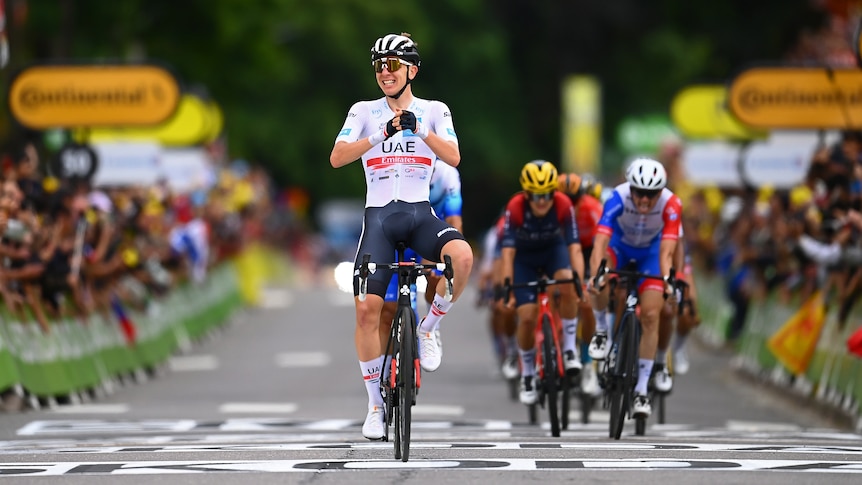 vertrekken gesmolten Hijgend Tour de France yellow jersey changes hands after Tadej Pogačar takes out  stage six - ABC News