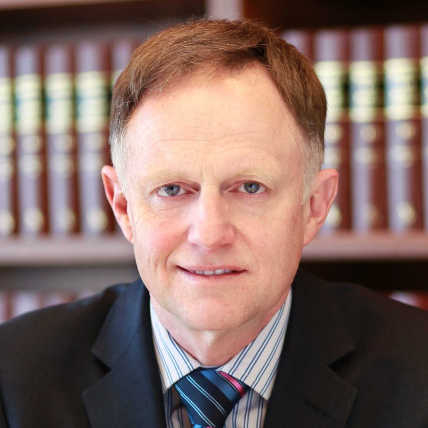 Official portrait of Justice Stephen Gageler in front of a bookcase.
