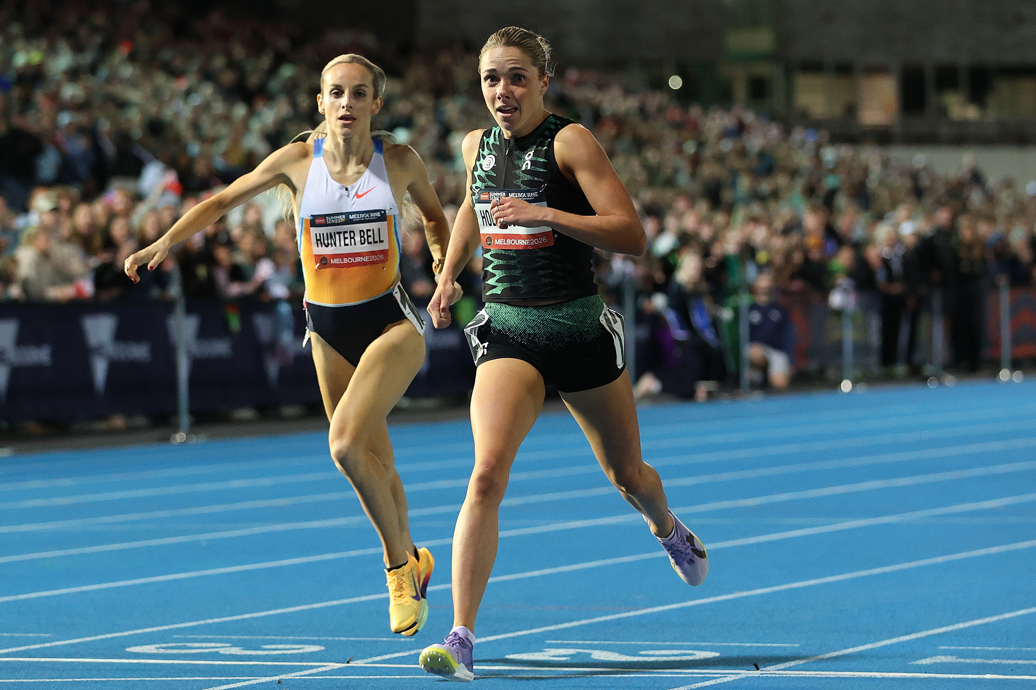 Claudia Hollingsworth venceu Georgia Hunter Bell no Maurie Plant Meet.