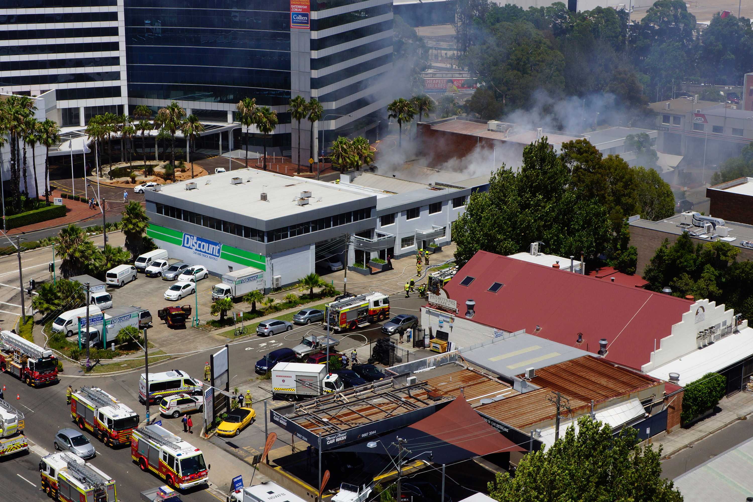 Crews extinguish 'very fierce' blaze at Sydney factory - ABC News