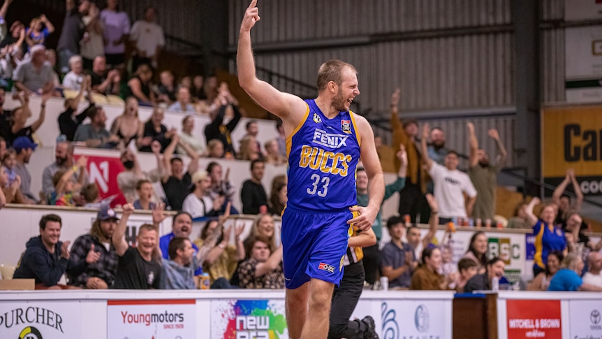 La récupération «miracle» voit Liam Hunt de retour sur le terrain de basket pour la compétition NBL1 West