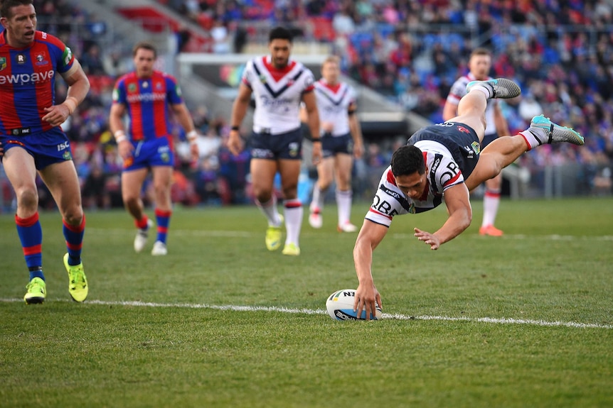 Roger Tuivasa-Sheck scores against the Knights