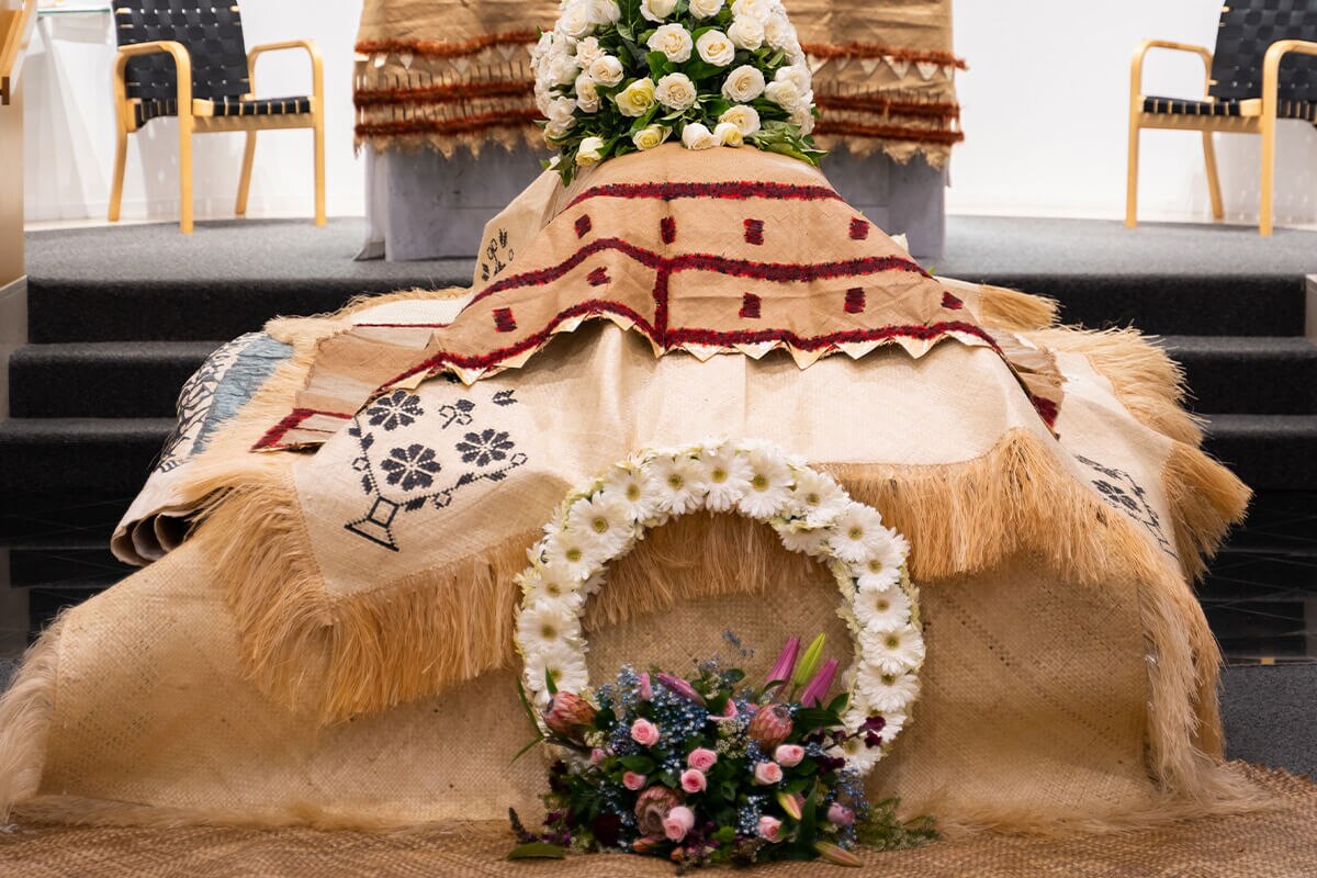 Vui Seigafolava Masinamua works with the deceased. For him, it's a loving act episode artwork