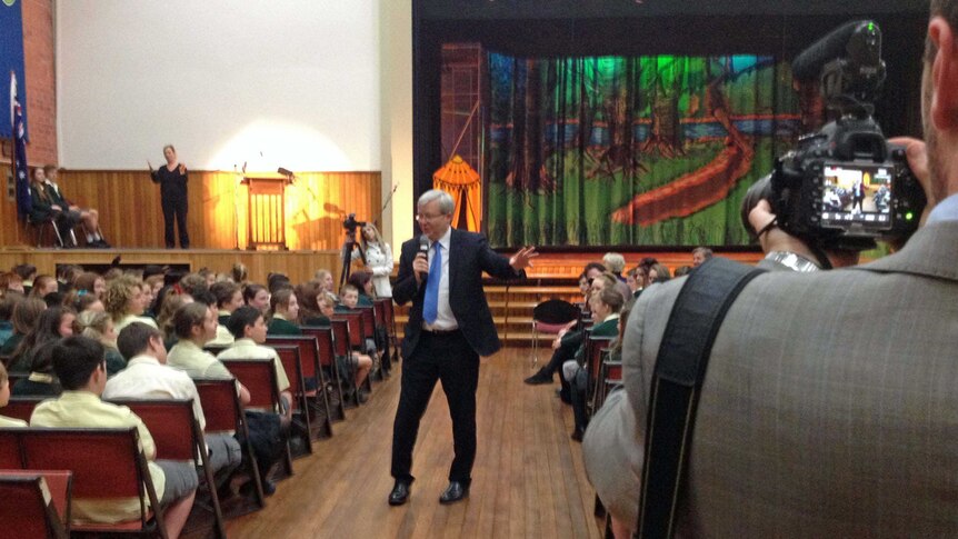 Kevin Rudd speaks to 600 students in Devonport.