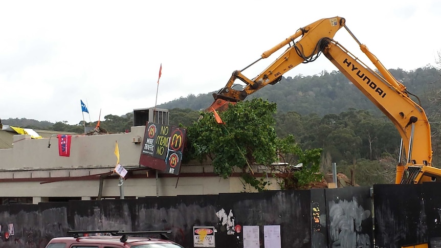 crane demolishes building on site of a controversial McDonald's