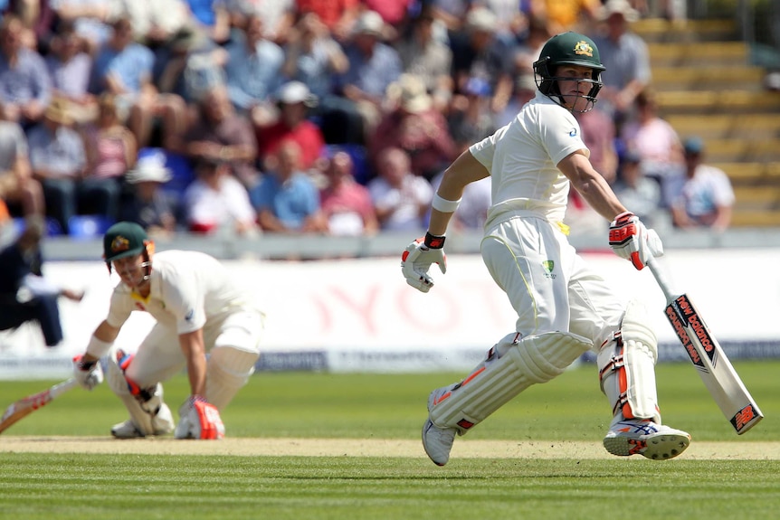 David Warner and Steve Smith run between wickets