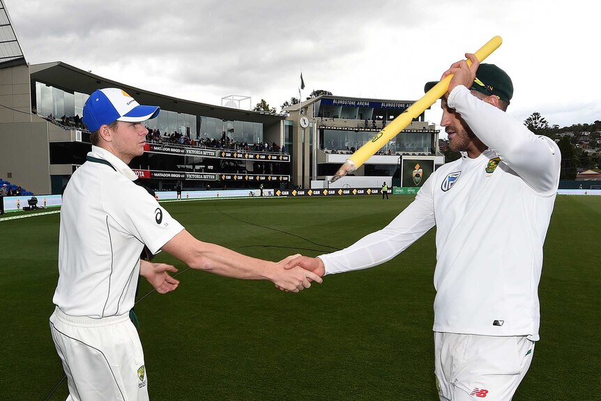 Australian captain Steve Smith shakes hands with South African skipper Faf du Plessis after the second Test in Hobart